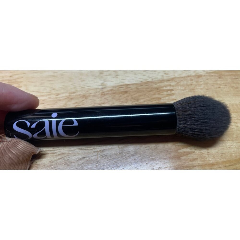 Saie Fluffy Setting Powder Brush